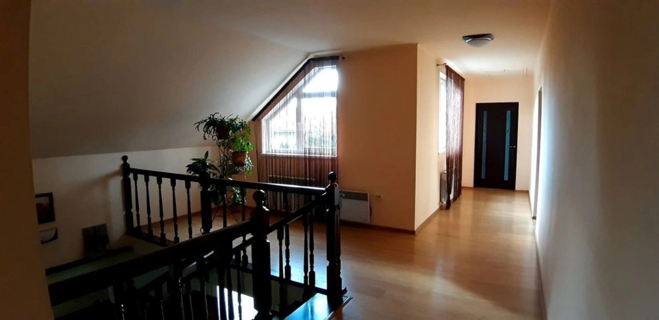 House for sale. 7 rooms, 310 m², 2 floors. Mynay. 