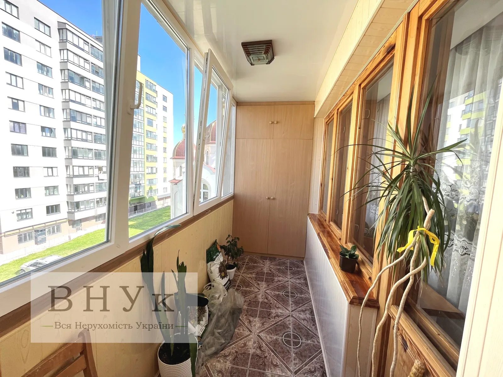 Продаж квартири 3 кімнати, 74 m², 4 пов./4 поверхи. Кутківці / Бенцаля вул., Тернопіль. 