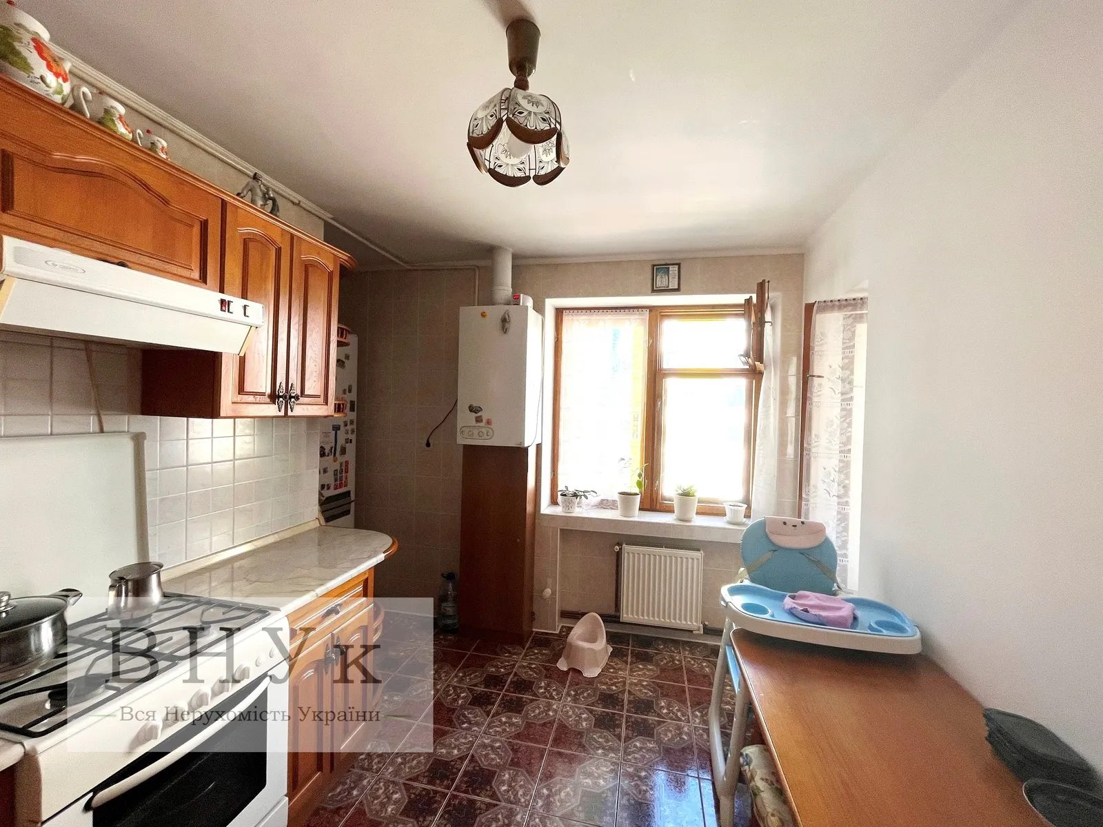 Продаж квартири 3 кімнати, 74 m², 4 пов./4 поверхи. Кутківці / Бенцаля вул., Тернопіль. 