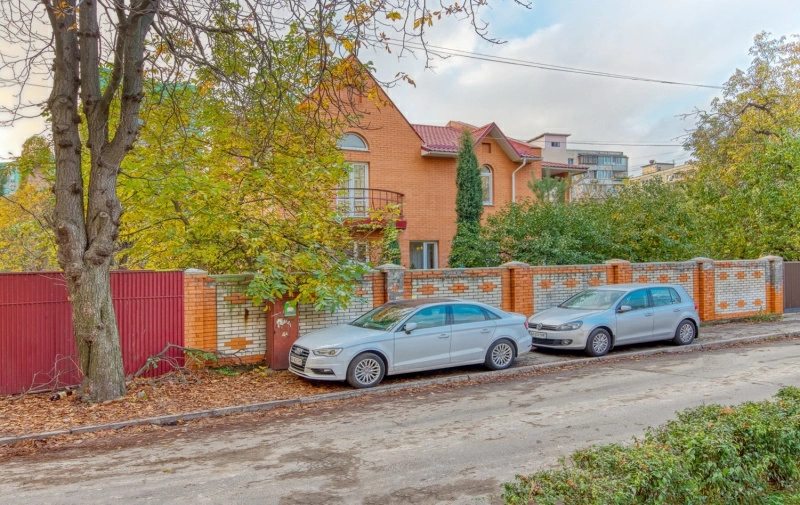 House for sale. 6 rooms, 270 m², 2 floors. 19, Makiyivska 19, Kyiv. 