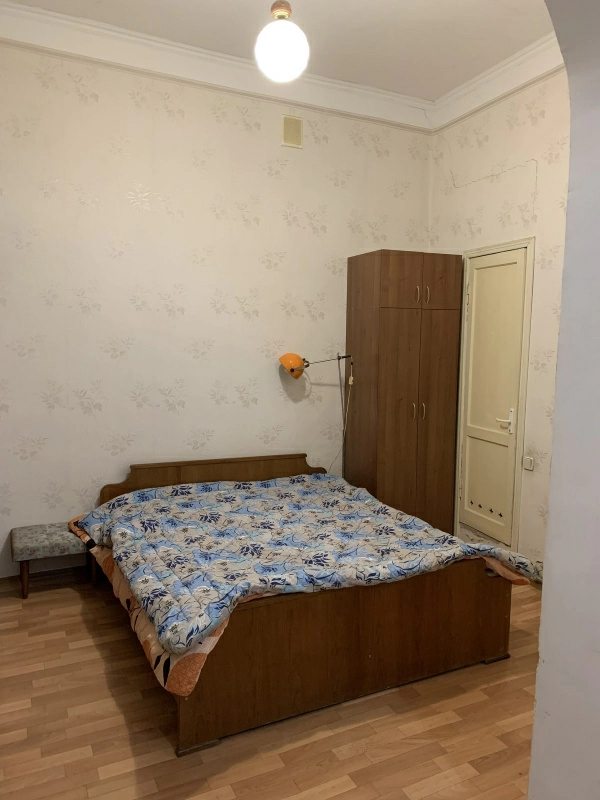 Apartments for sale. 3 rooms, 78 m², 1st floor/2 floors. Mechnykova, Odesa. 