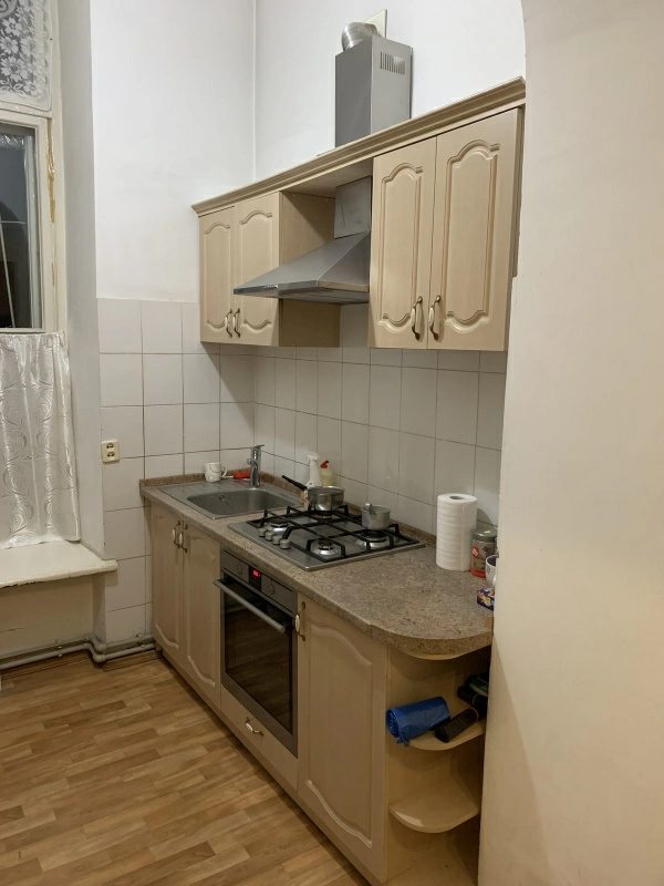 Apartments for sale. 3 rooms, 78 m², 1st floor/2 floors. Mechnykova, Odesa. 
