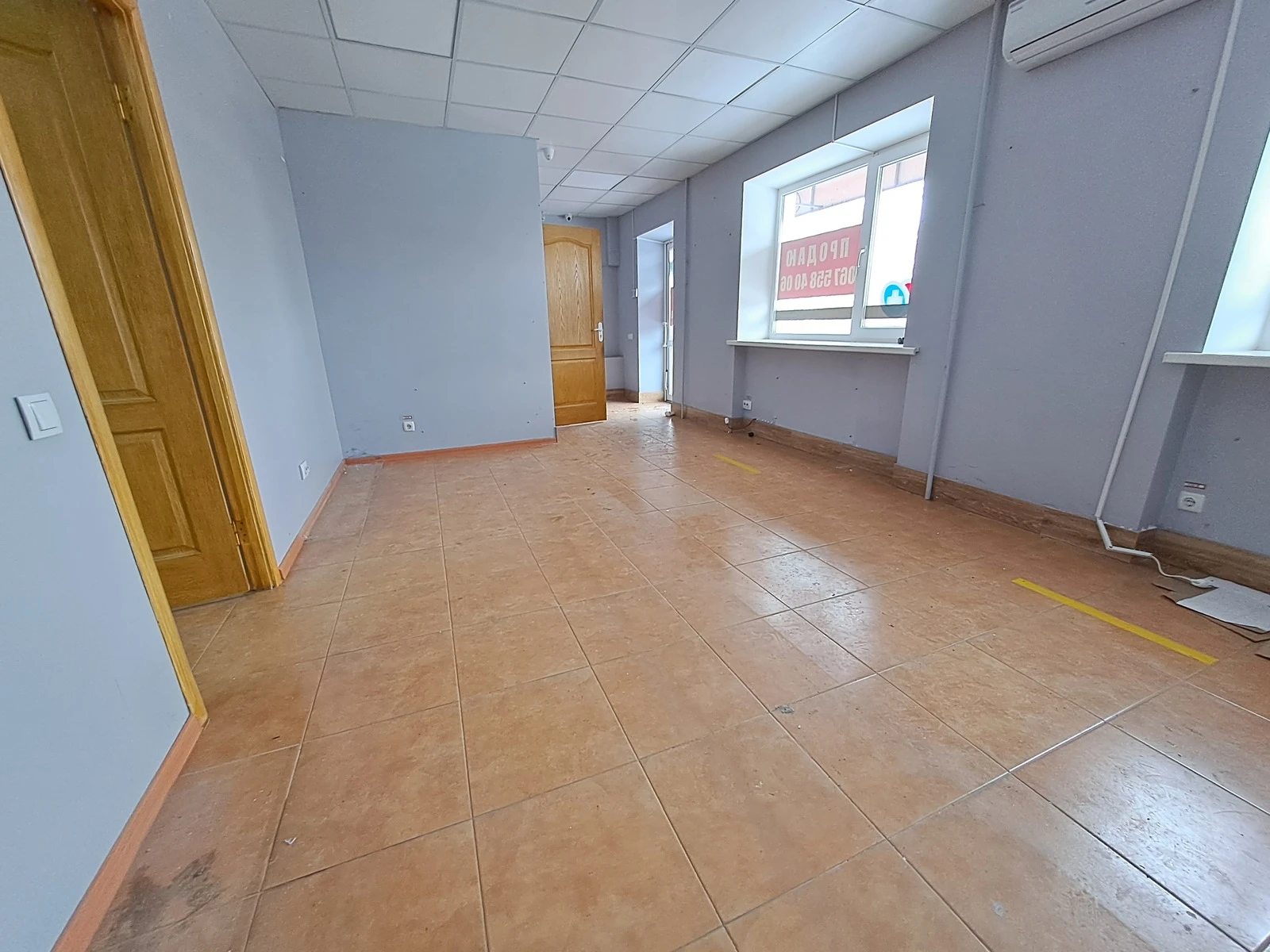 Commercial space for sale. 50 m², 1st floor/5 floors. Myru vul., Ternopil. 