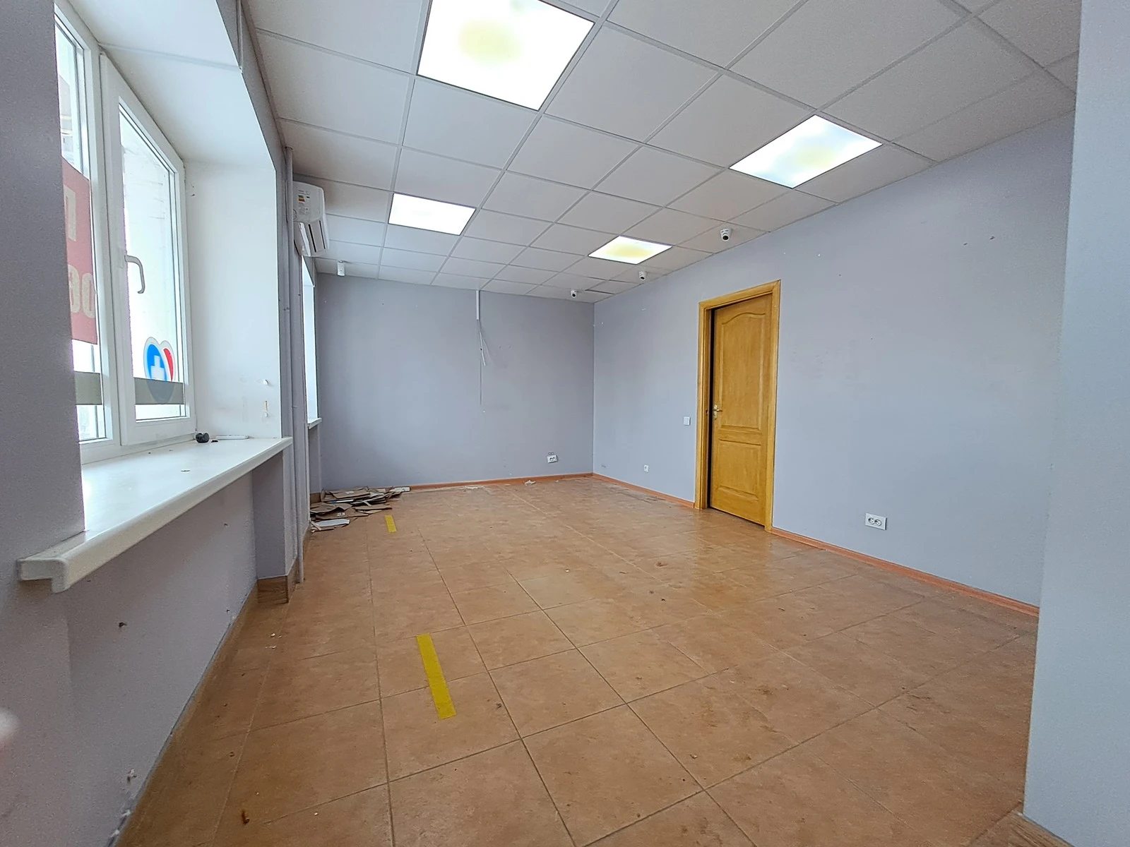 Commercial space for sale. 50 m², 1st floor/5 floors. Myru vul., Ternopil. 