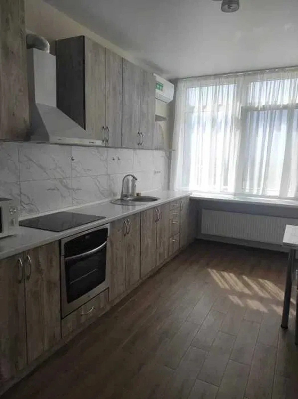 Apartments for sale. 1 room, 43 m², 8th floor/19 floors. 9, Zhemchuzhnaya ul., Odesa. 