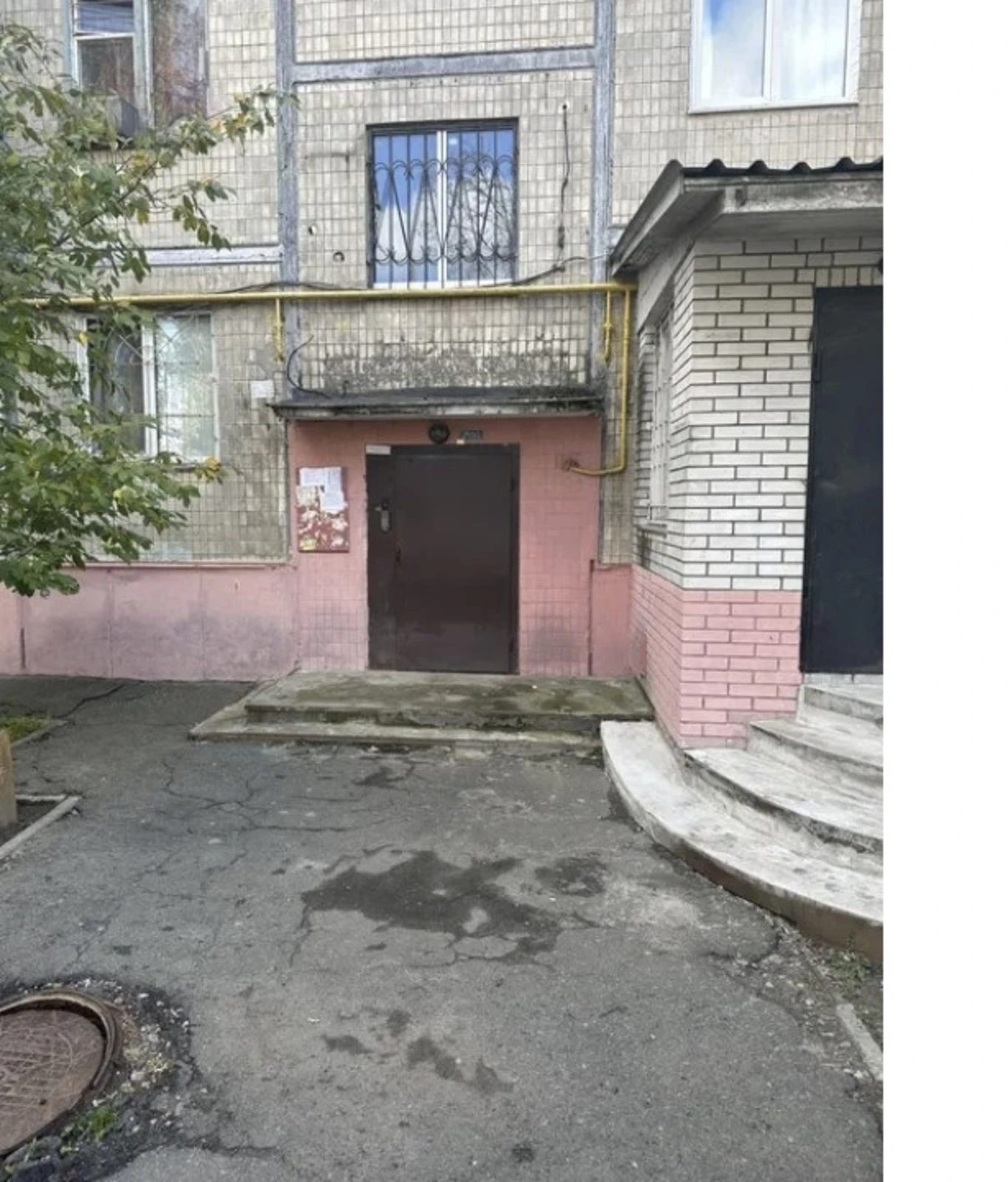 Продаж квартири. 3 rooms, 57 m², 1st floor/5 floors. 17, Академика Туполева ул., Київ. 