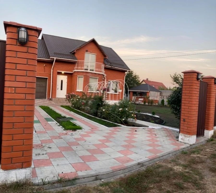 Продам доглянутий будинок біля Києва