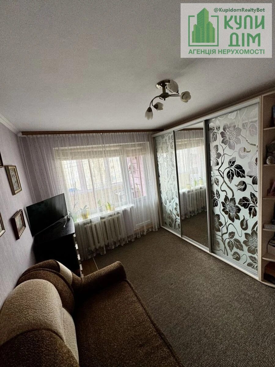 Продаж квартири. 3 rooms, 49 m², 7th floor/9 floors. Університецький проспект, Кропивницький. 