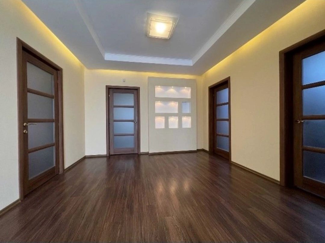Продажа дома. 5 rooms, 333 m², 2 floors. Васильков. 