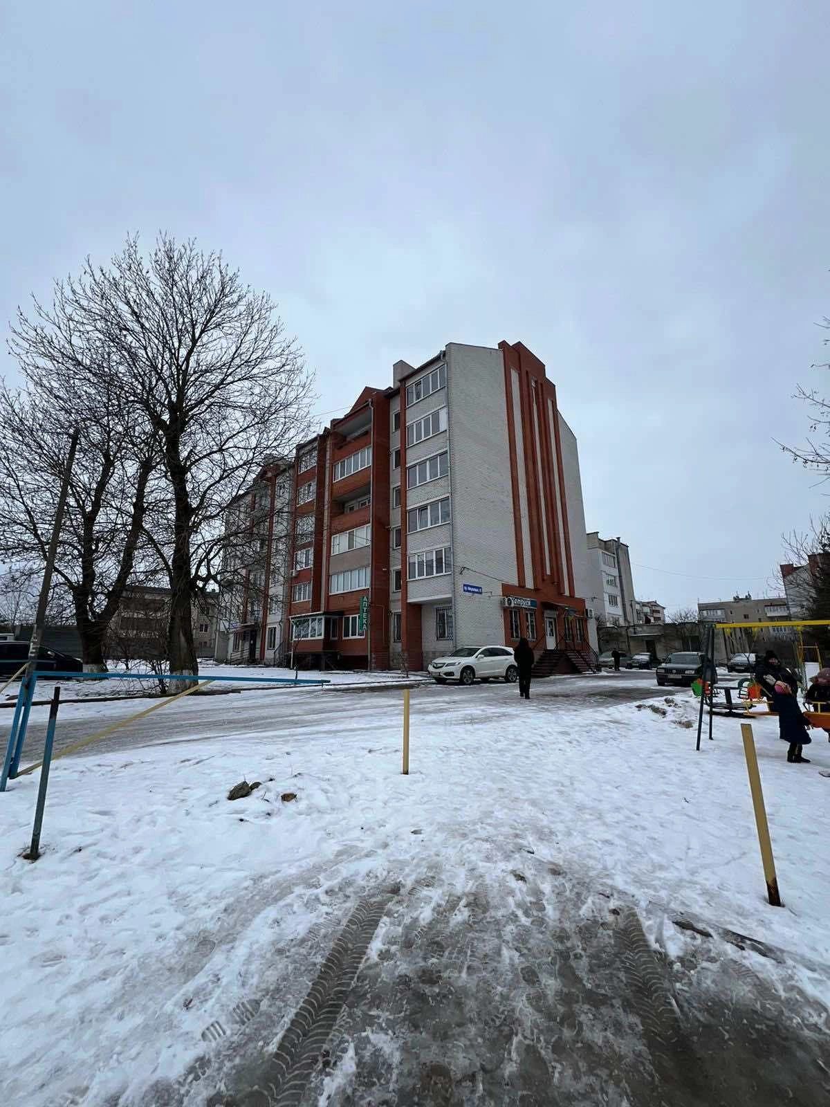 Apartments for sale. 3 rooms, 92 m², 3rd floor/6 floors. 42, Mykulynetska vul., Velykaya Berezovytsa. 