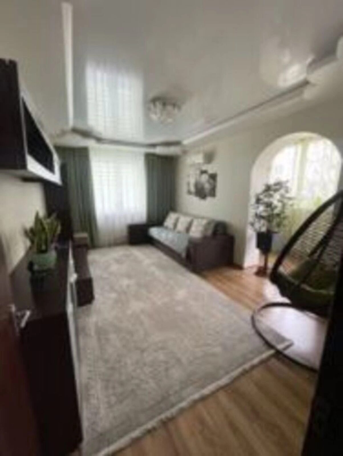 Apartments for sale. 2 rooms, 56 m², 1st floor/5 floors. 18, Molodizhna , Vyshneve. 