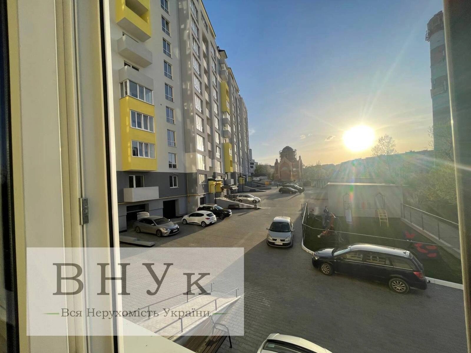 Apartments for sale. 3 rooms, 91 m², 1st floor/11 floors. Budnoho S. , Ternopil. 
