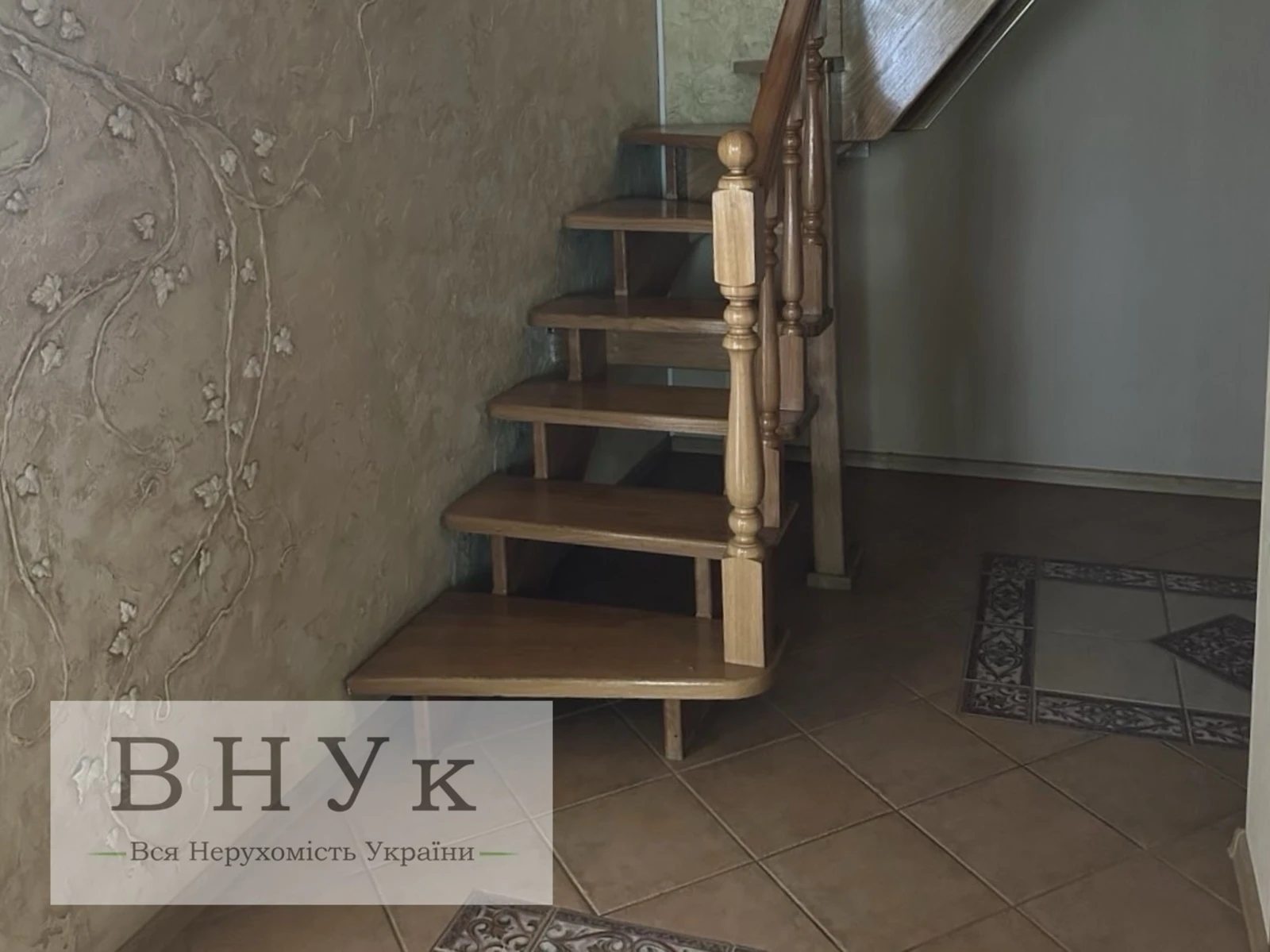 Apartments for sale 4 rooms, 102 m², 4th fl./5 floors. Kutkivtsi  Zolotohirska vul., Ternopil. 