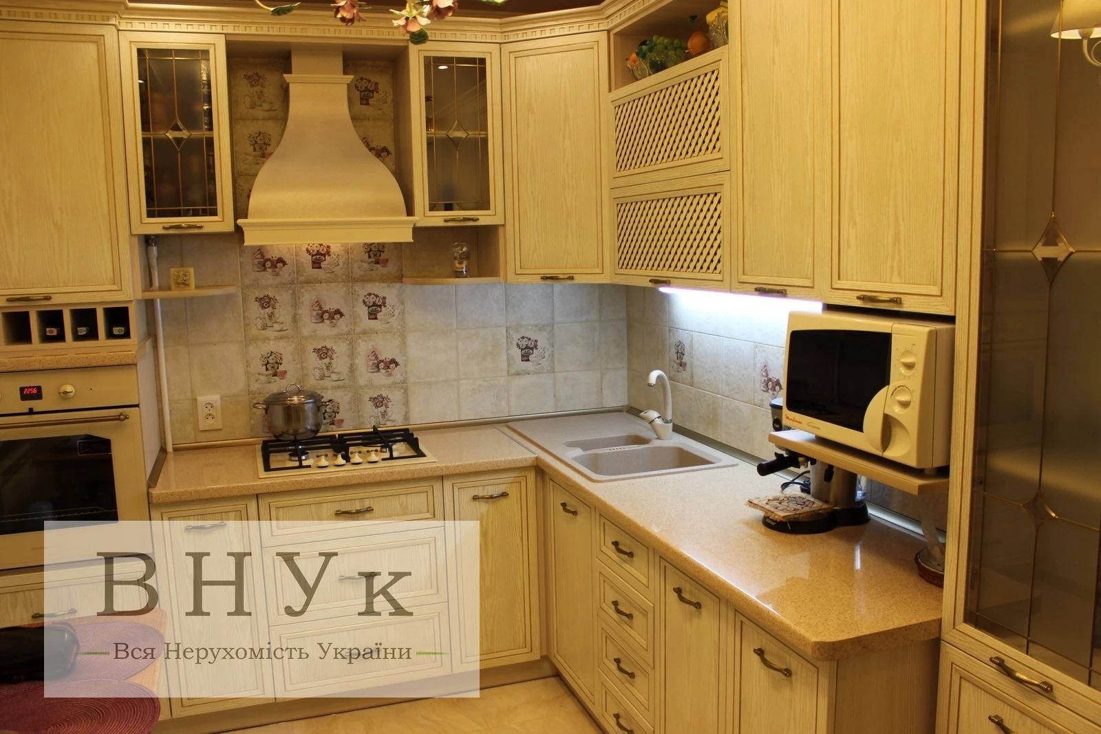 Apartments for sale 4 rooms, 102 m², 4th fl./5 floors. Kutkivtsi  Zolotohirska vul., Ternopil. 