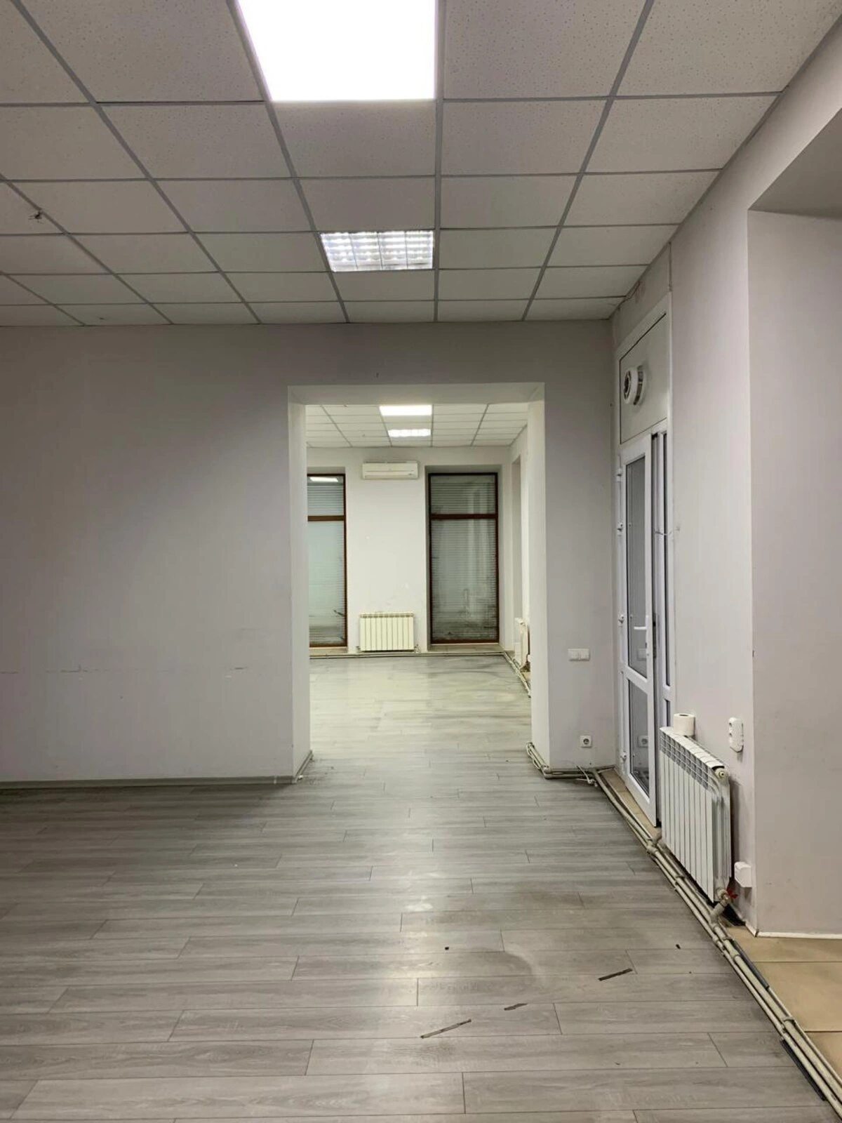 Продаж комерційного приміщення 139 m², 1 пов./3 поверхи. 52, Еврейская ул., Одеса. 