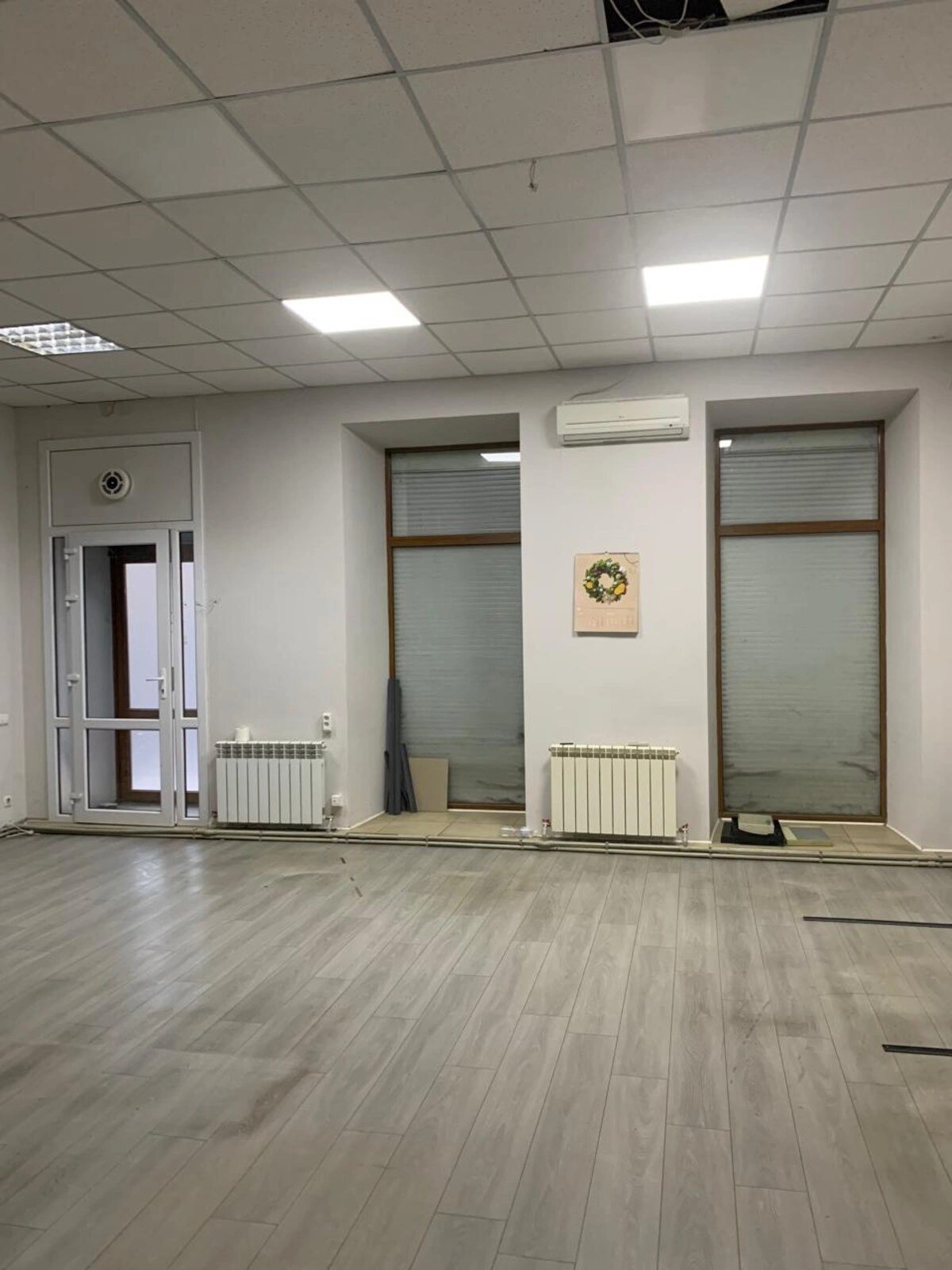 Продаж комерційного приміщення 139 m², 1 пов./3 поверхи. 52, Еврейская ул., Одеса. 