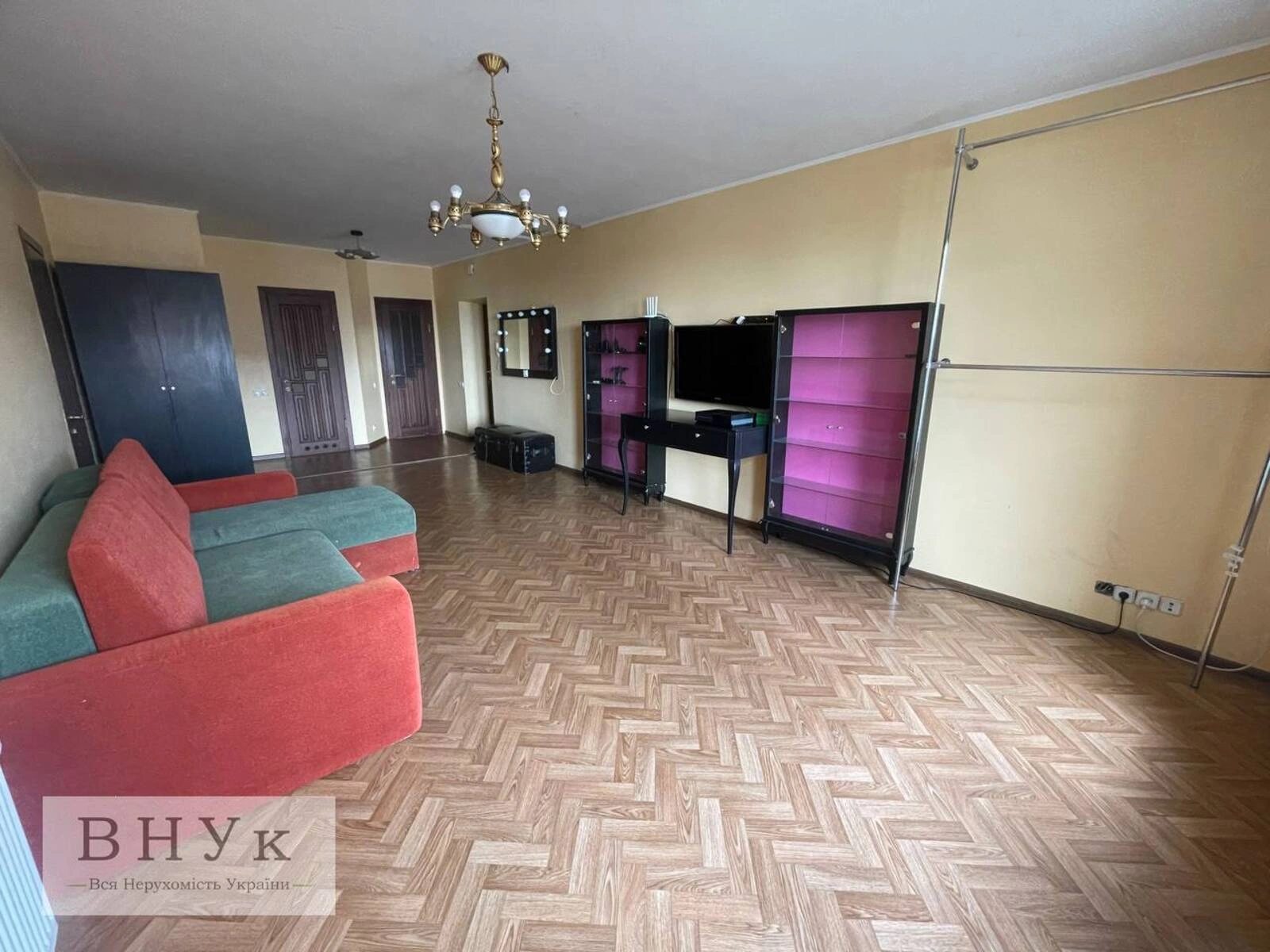 Apartments for sale 5 rooms, 135 m², 5th fl./6 floors. Vilkhova vul., Ternopil. 