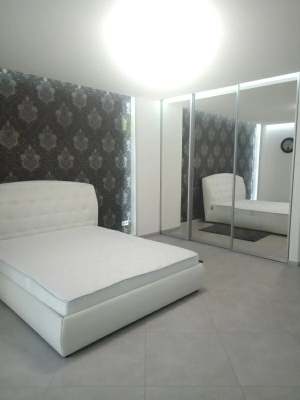 Entire place for rent. 1 room, 57 m², 7th floor/12 floors. 42, Naberezhnaya Pobedy, Dnipro. 