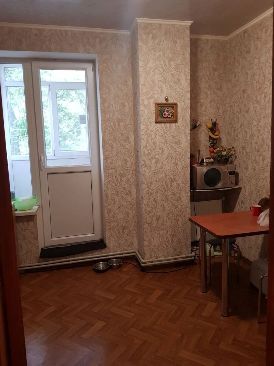 Apartments for sale. 3 rooms, 64 m², 3rd floor/3 floors. Korolenko , Kropyvnytskyy. 