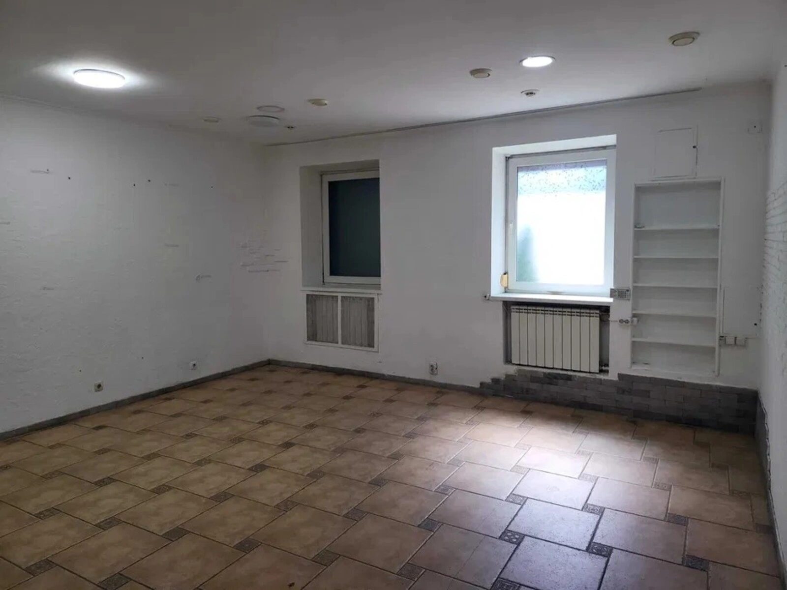 Commercial space for sale. 55 m², 1st floor/5 floors. Artema ul., Dnipro. 