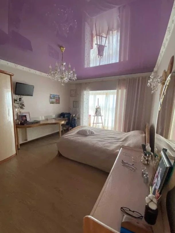 House for sale. 7 rooms, 566.3 m², 3 floors. 75, Sahaydachnoho, Khmelnytskyy. 