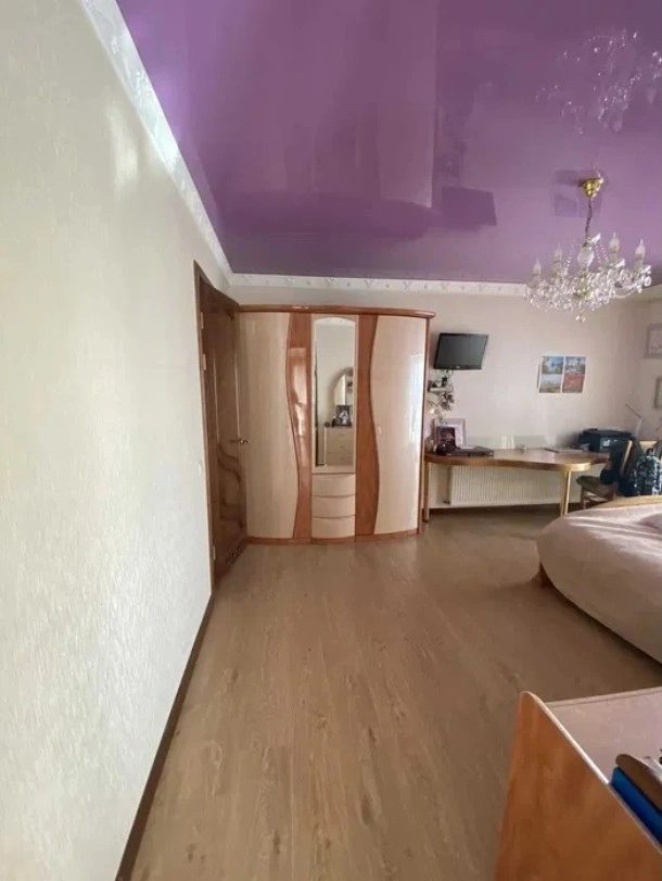 House for sale. 7 rooms, 566.3 m², 3 floors. 75, Sahaydachnoho, Khmelnytskyy. 