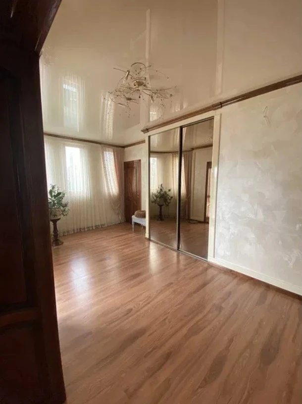 Продажа дома. 7 rooms, 566.3 m², 3 floors. 75, Сагайдачного, Хмельницкий. 