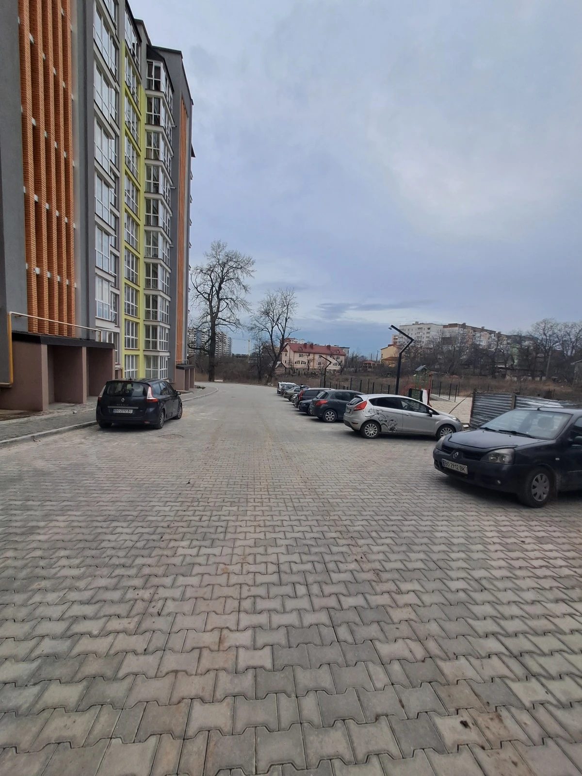 Apartments for sale. 3 rooms, 87 m², 1st floor/10 floors. Alyaska, Ternopil. 