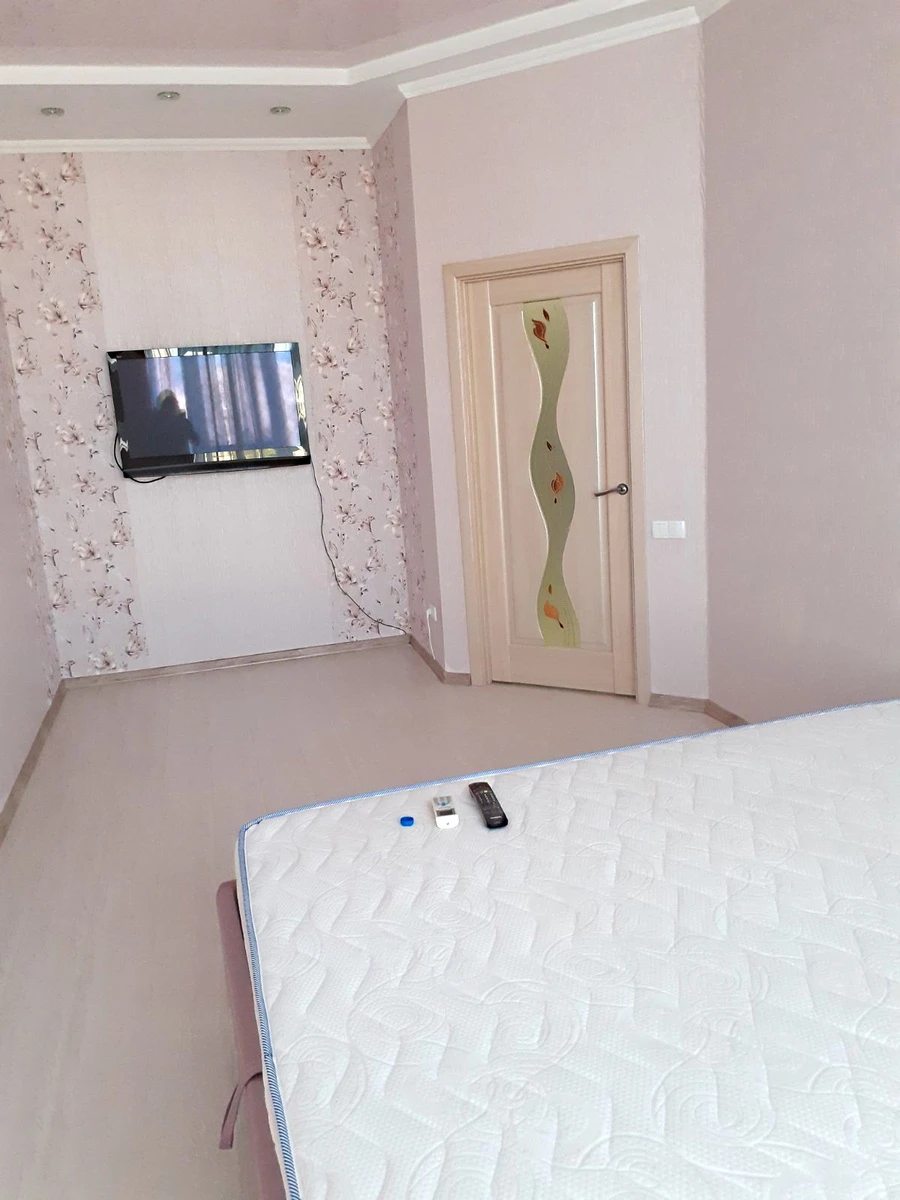 Apartment for rent. 1 room, 43 m², 8th floor/18 floors. 1, Zhemchuzhnaya ul., Odesa. 