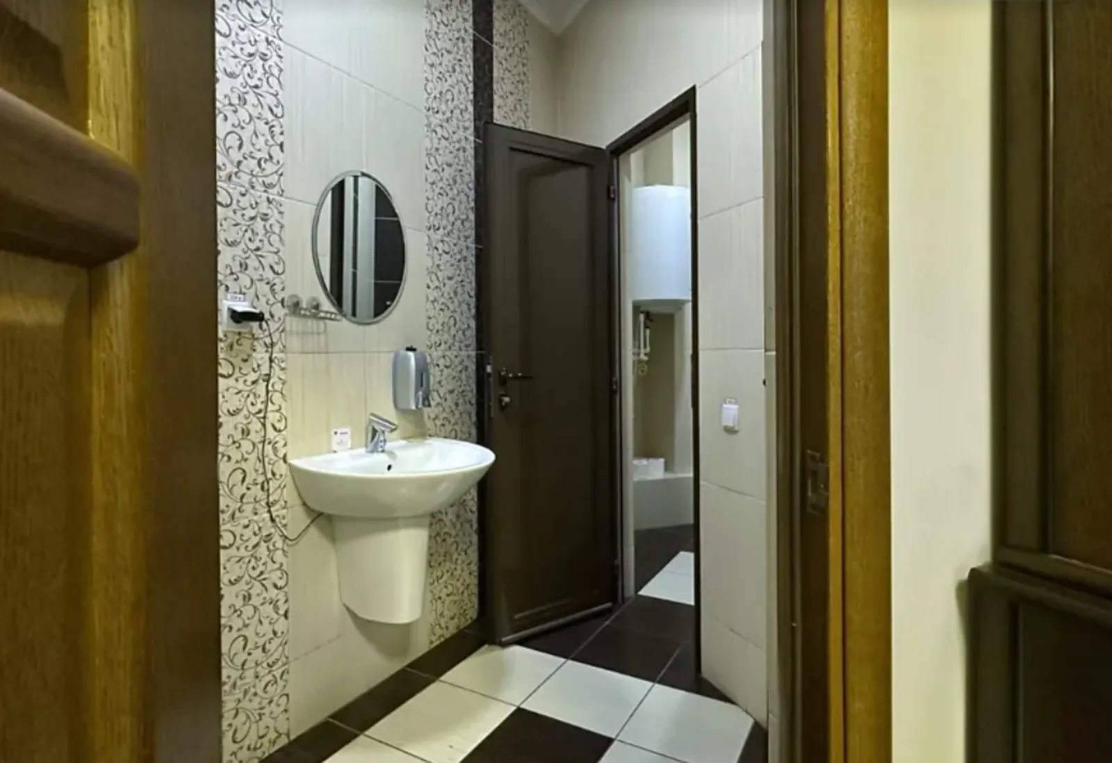 Продам нерухомість під комерцію. 340 m², 2nd floor/5 floors. Восточный, Тернопіль. 