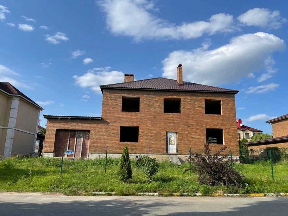 House for sale. 8 rooms, 500 m², 3 floors. Mykhaylivka-Rubezhivka. 