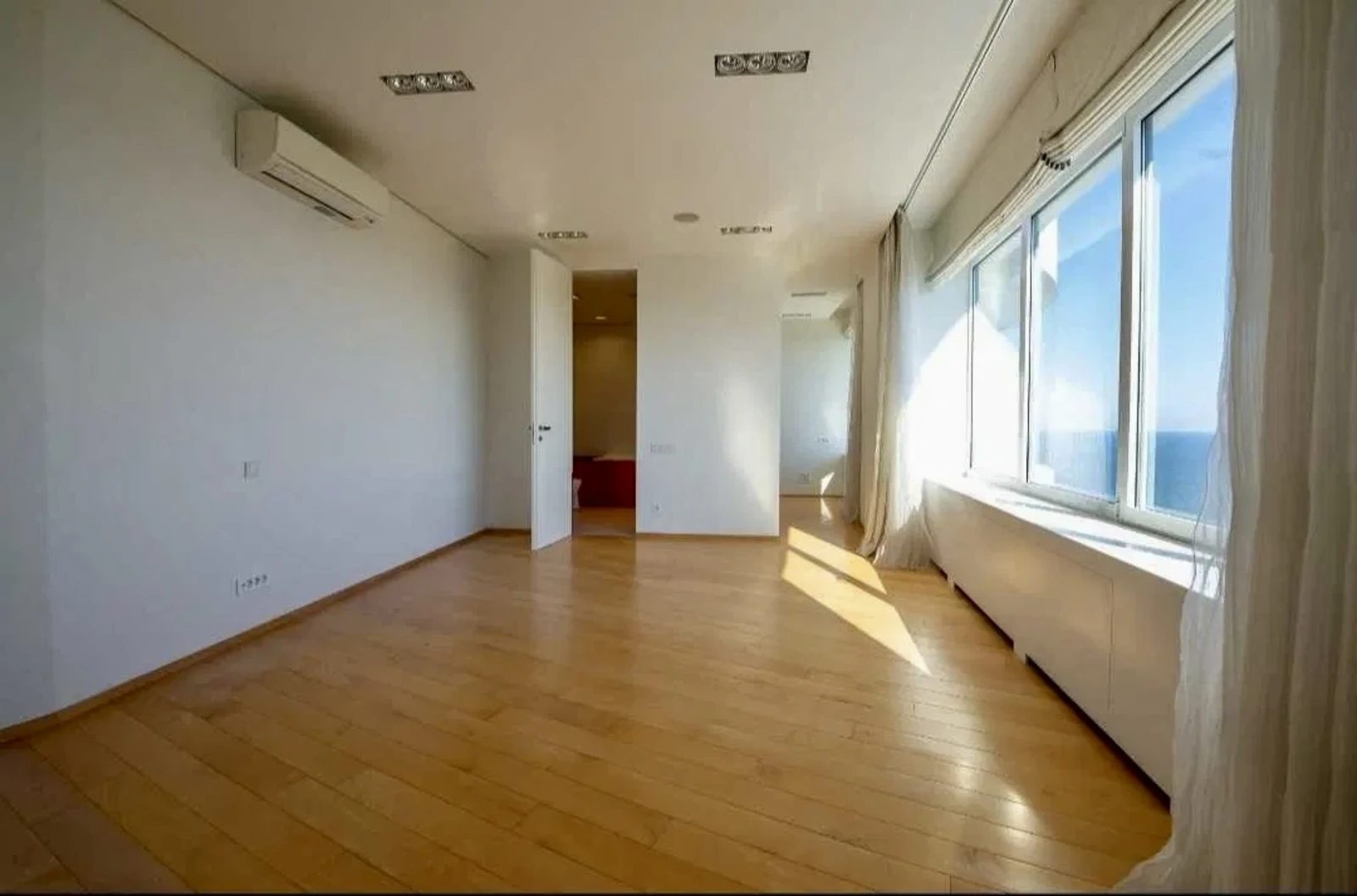Apartments for sale. 5 rooms, 730 m², 18 floor/18 floors. 1, Lyteraturna vul., Odesa. 