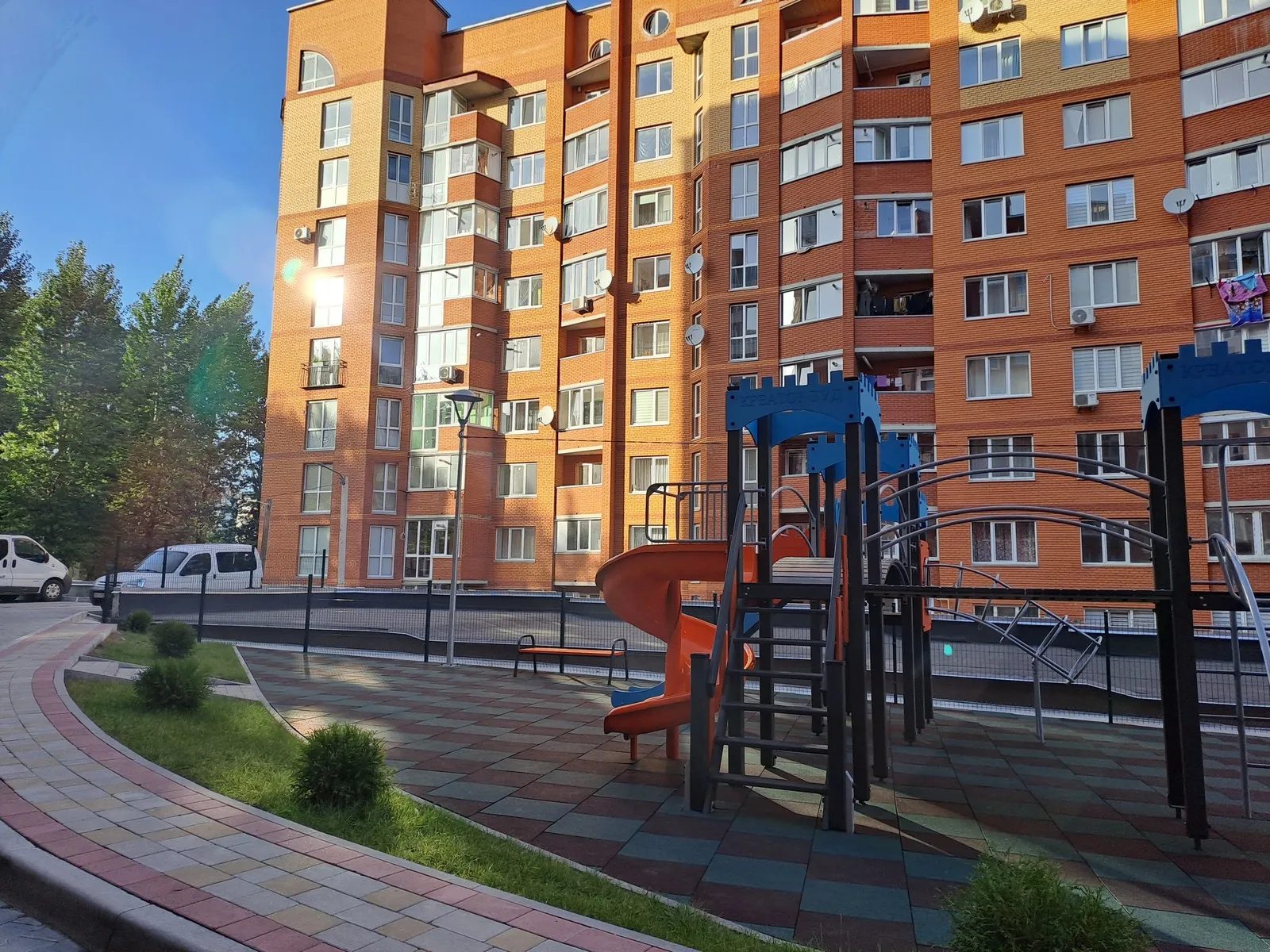 Apartment for rent. 2 rooms, 65 m², 4th floor/10 floors. Bandery S. vul., Ternopil. 