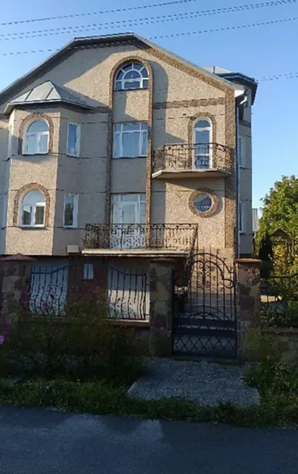 Продаж будинку 265 m², 2 поверхи. Подгородное. 