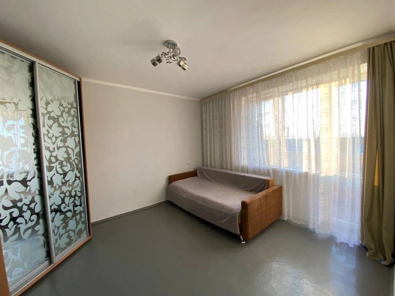 Продаж квартири. 1 room, 30 m², 8th floor/9 floors. 61, Рабіна, Одеса. 