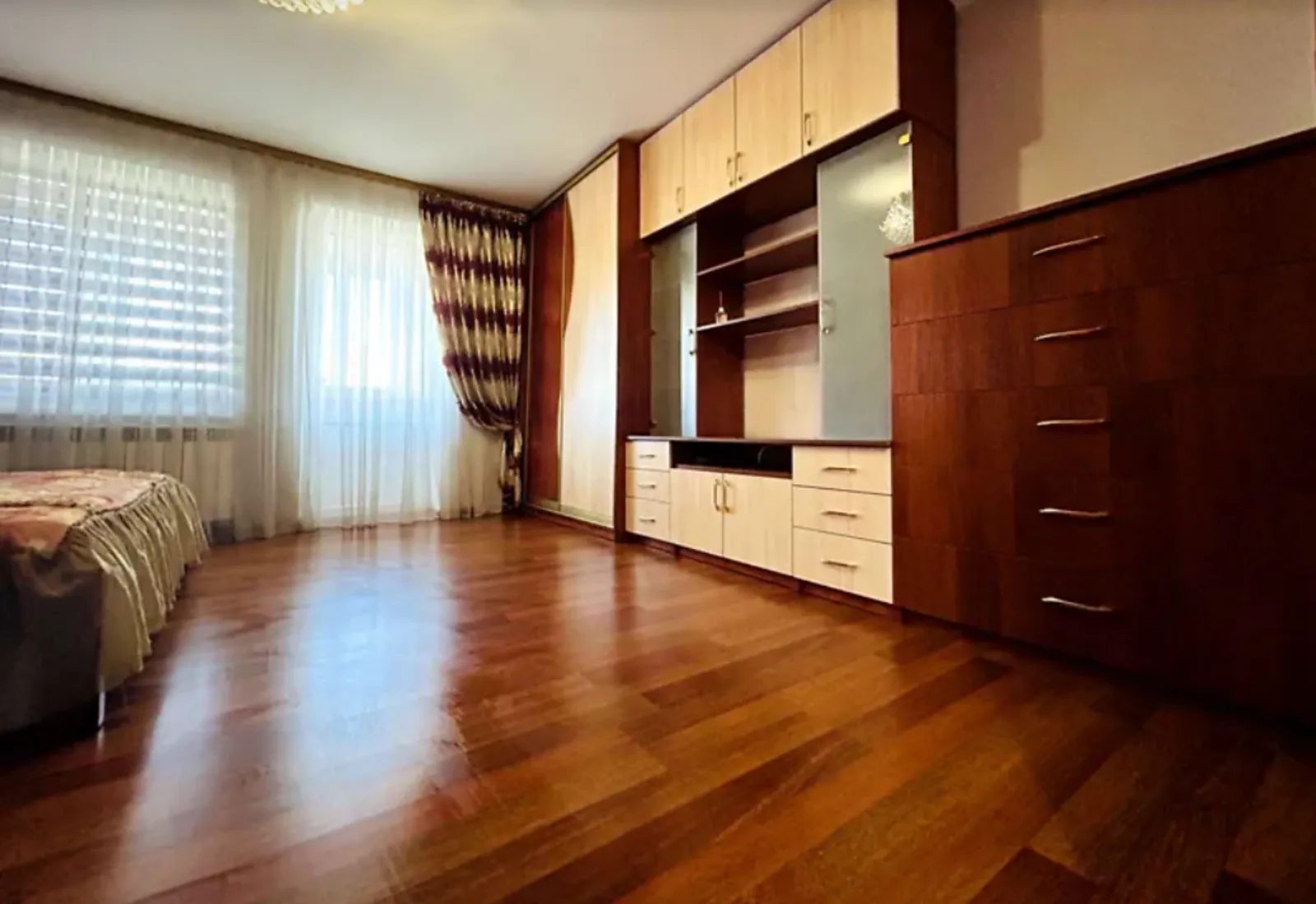 Продаж квартири 4 кімнати, 120 m², 5 пов./9 поверхів. Бам, Тернопіль. 