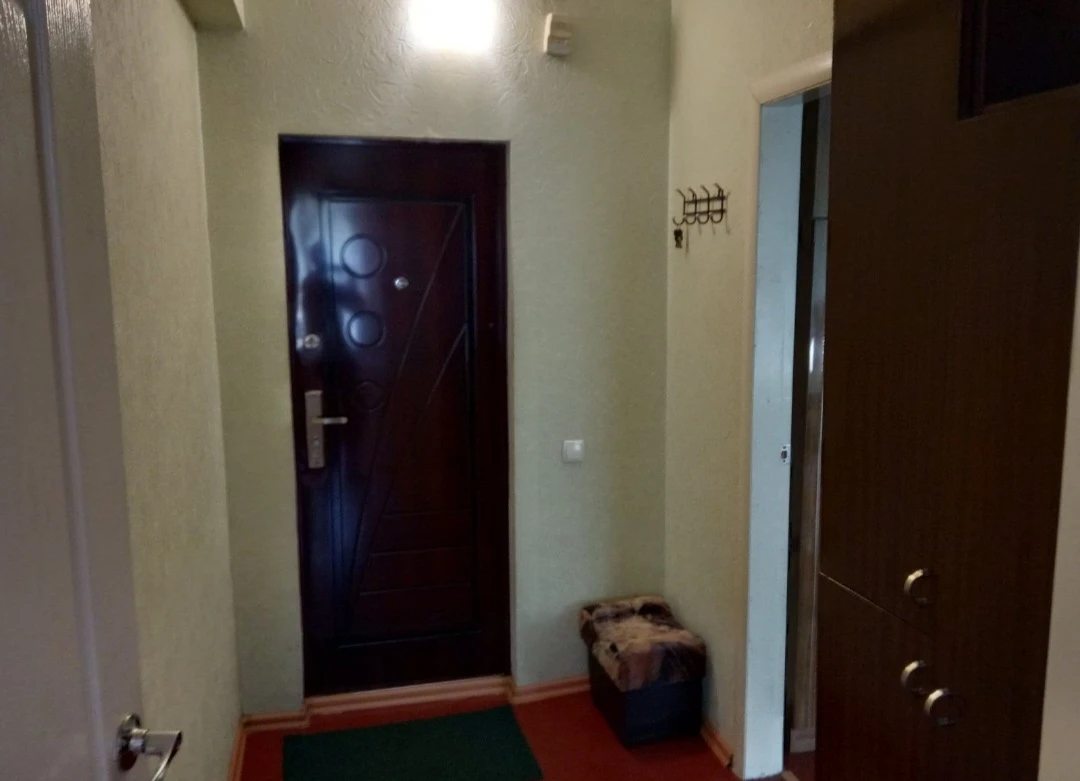 Apartment for rent. 1 room, 35 m², 1st floor/9 floors. 22, M-n Sonyachnyy, Kryvyy Rih. 