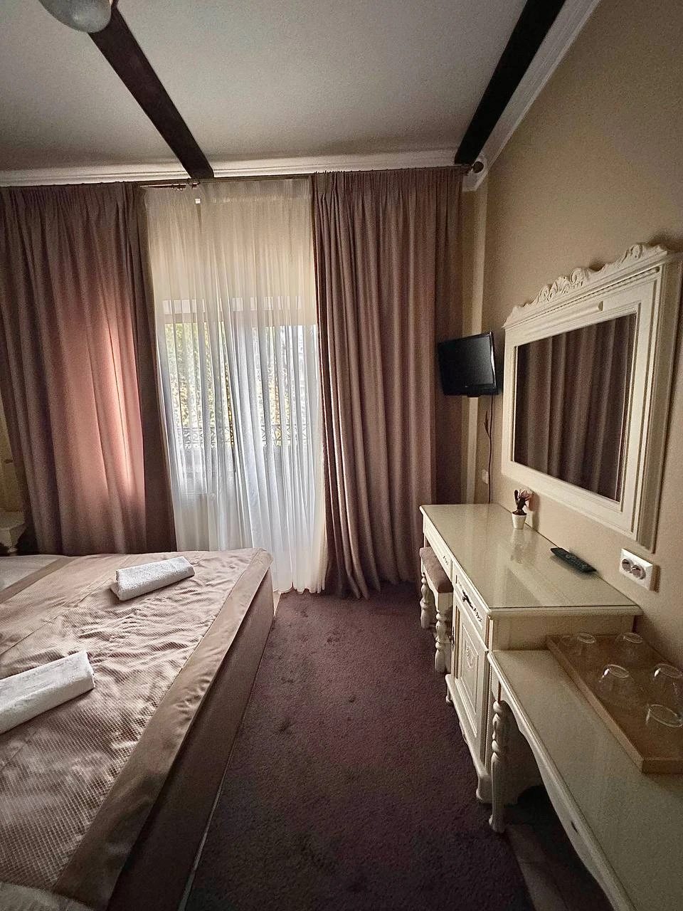 Room for sale. 2 rooms, 40 m², 5th floor/5 floors. Bukovel, Yaremche. 