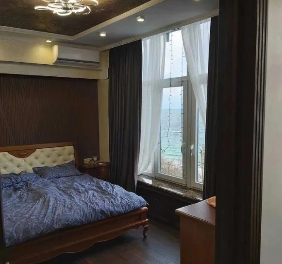 Apartments for sale. 2 rooms, 54 m², 3rd floor/6 floors. 153, Fontanskaya Doroha ul., Odesa. 