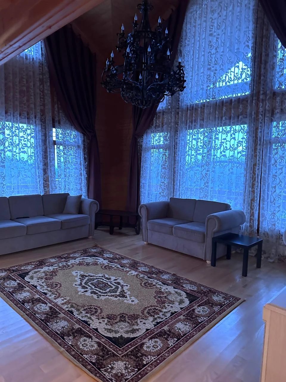 Villa for sale. 4 rooms, 275 m², 2 floors. Yablunytsya , Yaremche. 