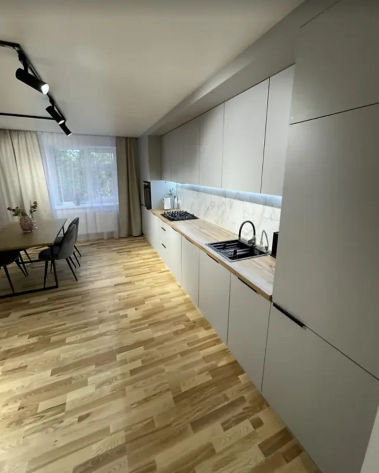 Продаж квартири 3 кімнати, 82 m², 4 пов./9 поверхів. Новый свет, Тернопіль. 