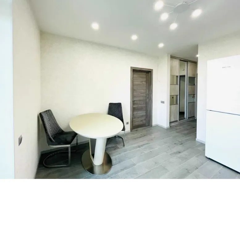 Apartment for rent. 1 room, 40 m², 7th floor/9 floors. Prov. Kolomyyskyy, Kyiv. 