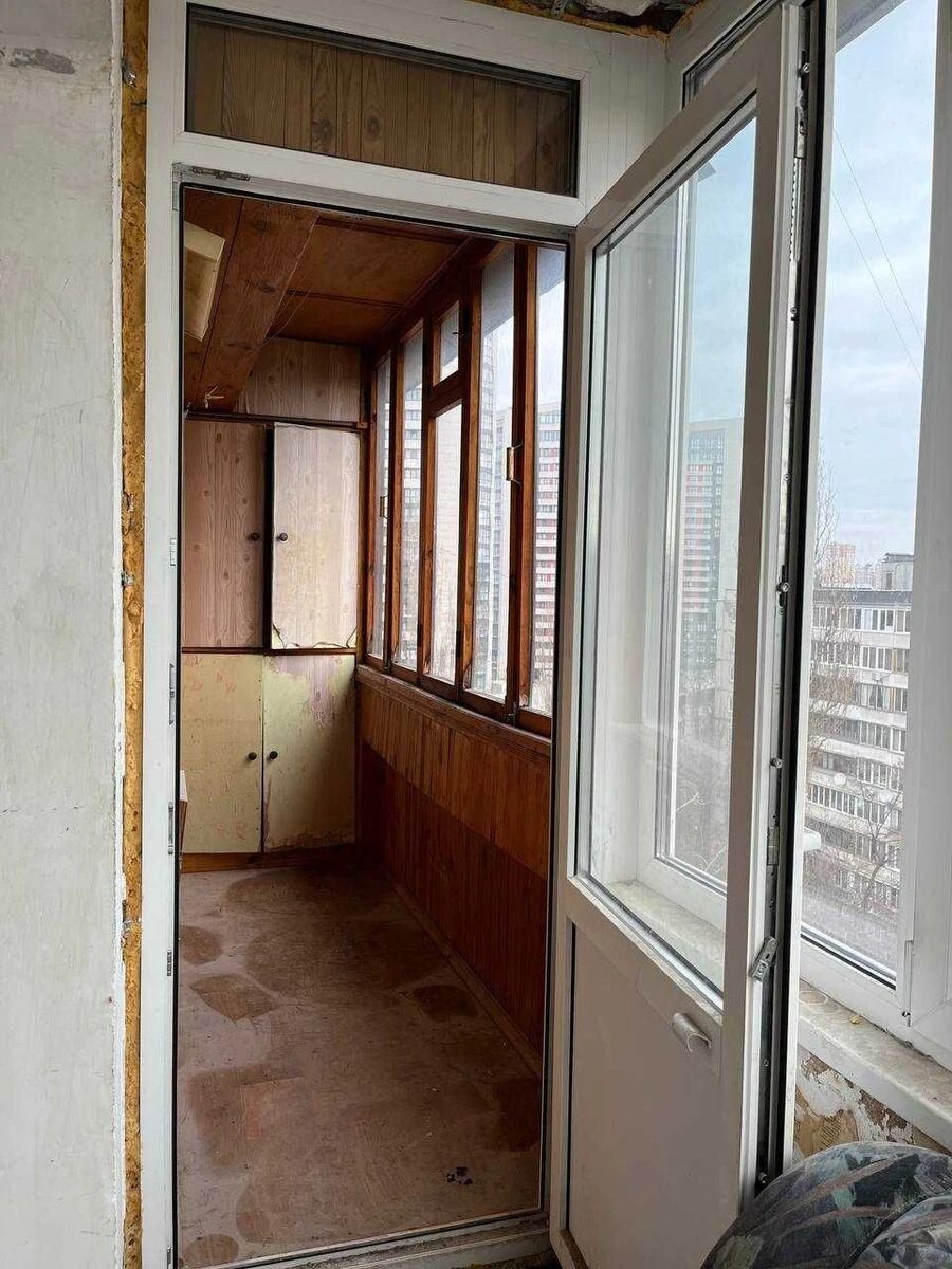 Apartments for sale. 3 rooms, 56 m², 8th floor/9 floors. 13, Urytckogo 13, Kyiv. 