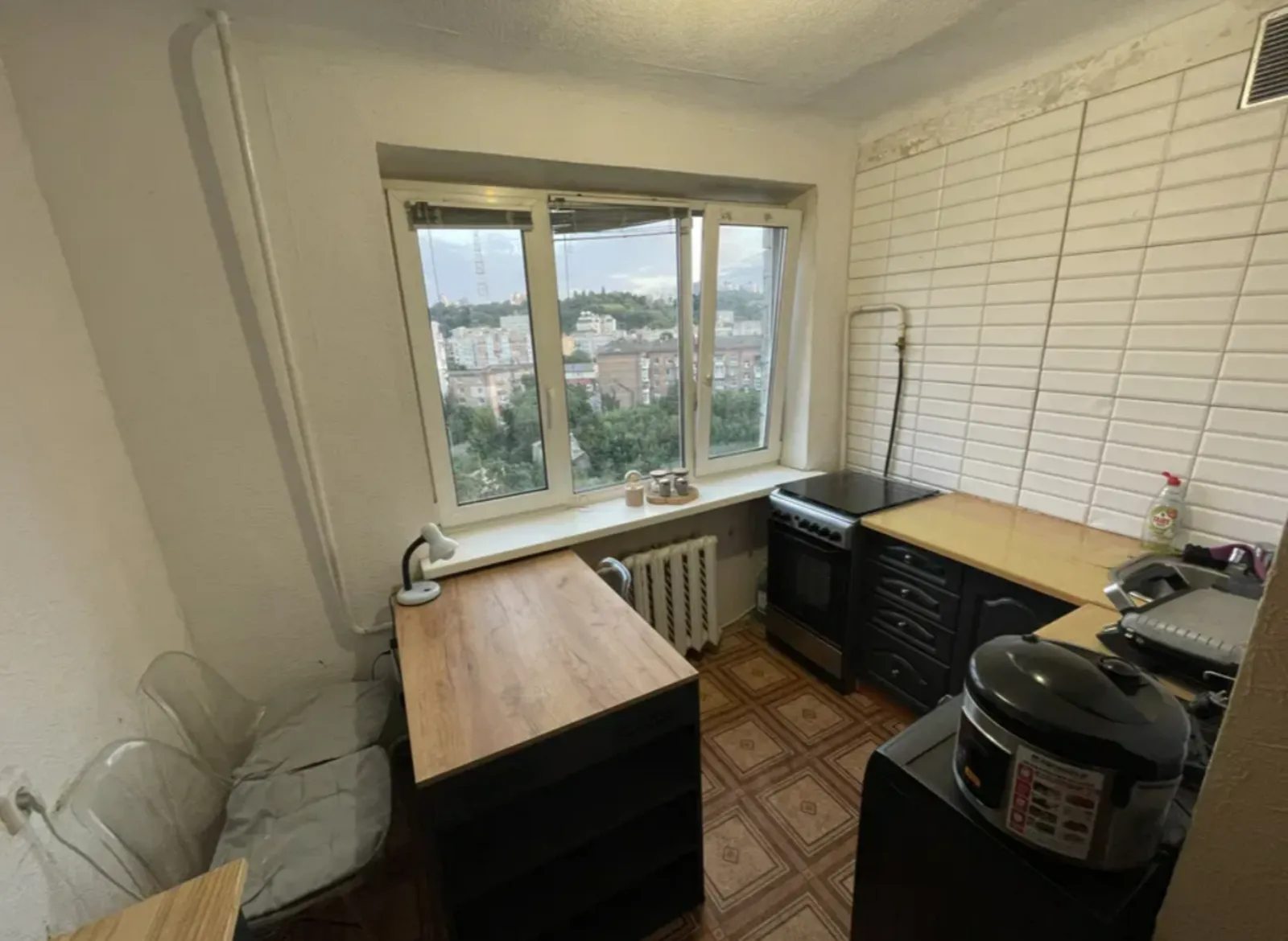 Apartments for sale. 2 rooms, 43 m², 9th floor/9 floors. Turivska 4, Kyiv. 