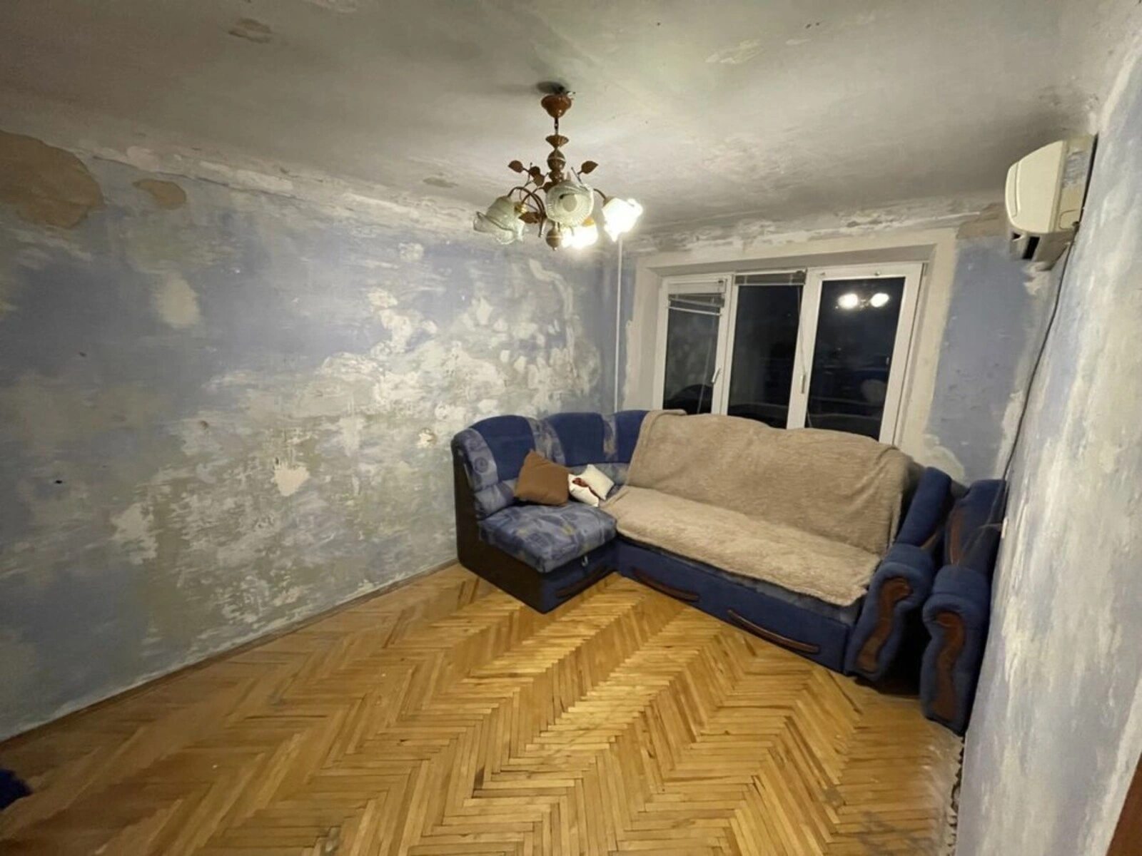 Apartments for sale. 2 rooms, 43 m², 9th floor/9 floors. Turivska 4, Kyiv. 