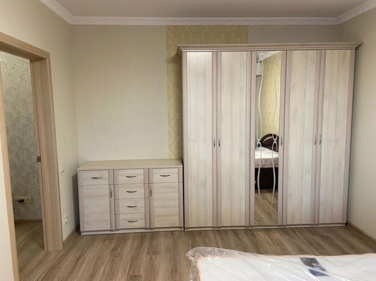Apartment for rent. 1 room, 45 m², 3rd floor/15 floors. 6, Vyshnyakivska 6, Kyiv. 