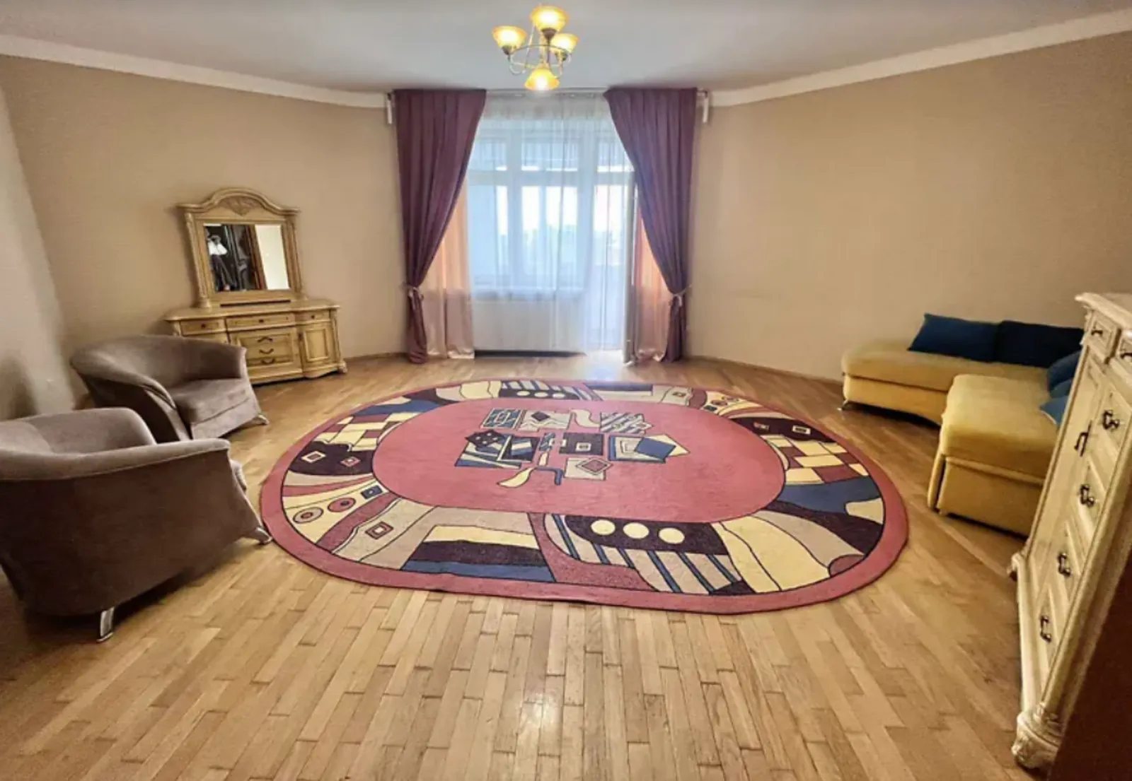 Apartment for rent. 3 rooms, 170 m², 6th floor/6 floors. Tsentr, Ternopil. 
