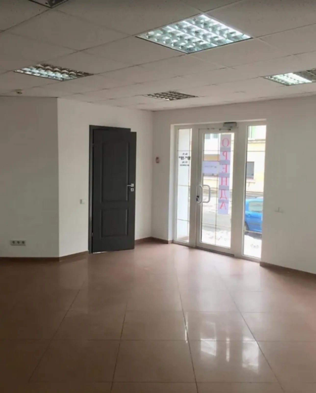Commercial space for sale. 41 m², 1st floor/5 floors. Tsentr, Ternopil. 