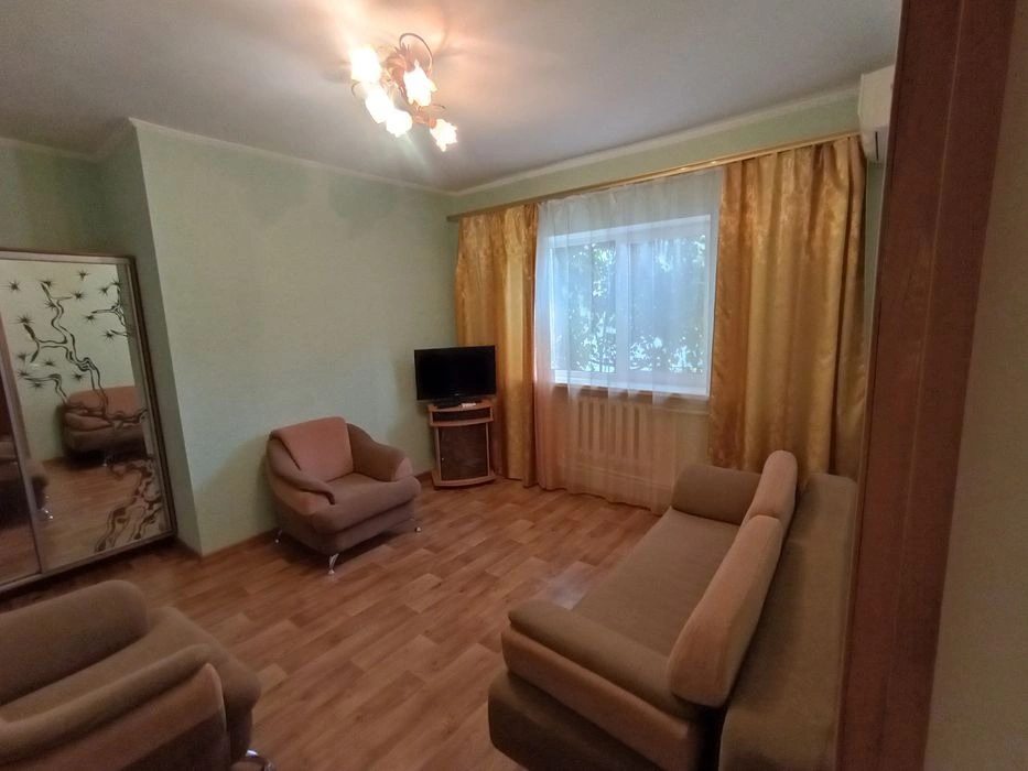House for sale. 4 rooms, 100 m², 1 floor. 32-ya Lynyya, Odesa. 