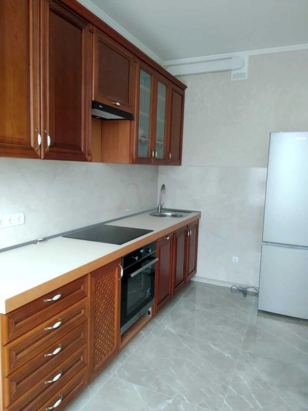 Apartment for rent. 1 room, 40 m², 24 floor/26 floors. 6, Kamyanska , Kyiv. 